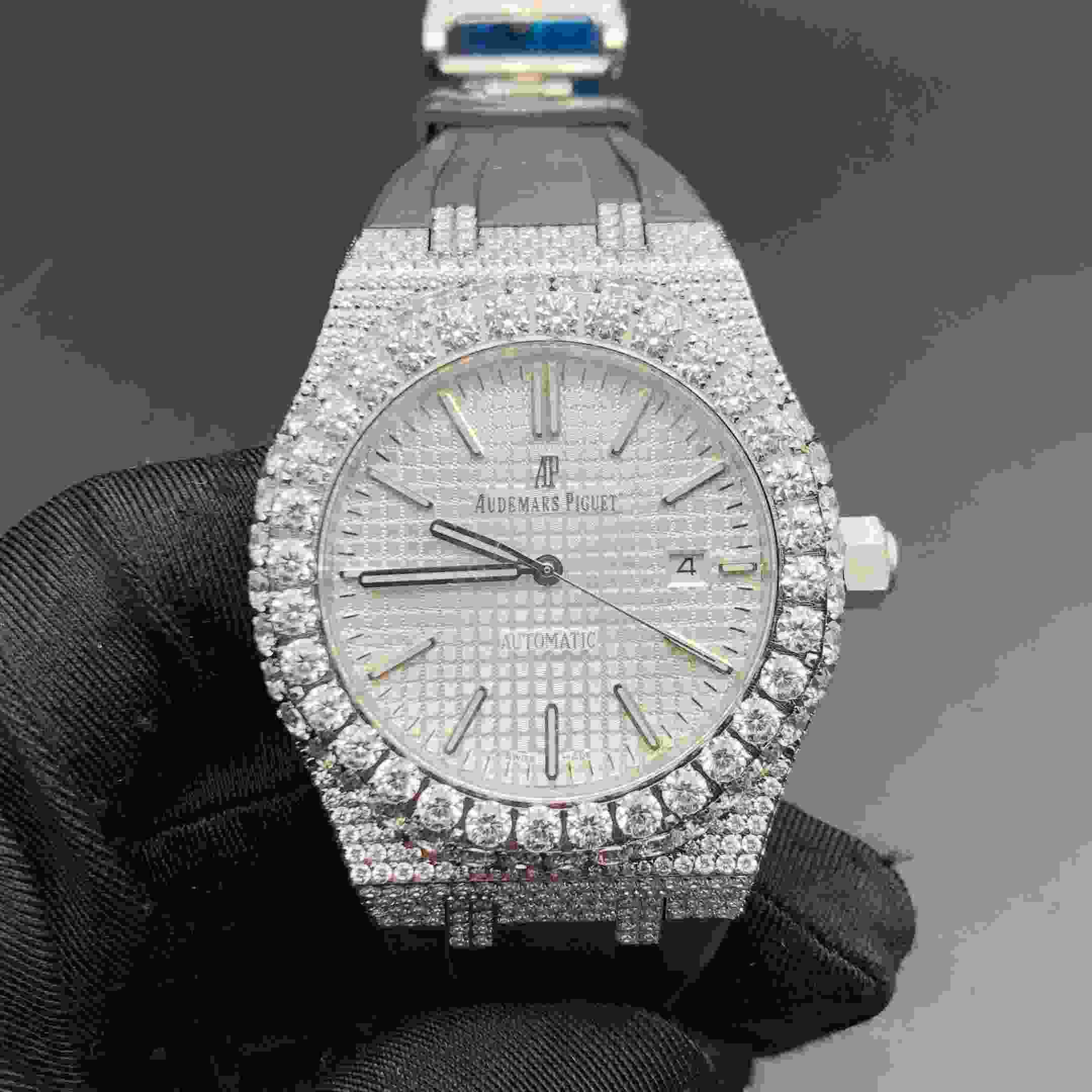 AP Royal Oak 15400 CZ diamonds silver case 42mm white dial automatic men watch with rubber strap.