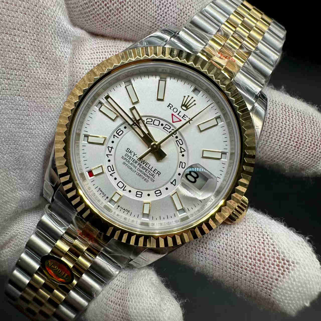 Sky-dweller Noob 9001 automatic super clone 2tone gold case 42mm White dial Jubilee band. D 00