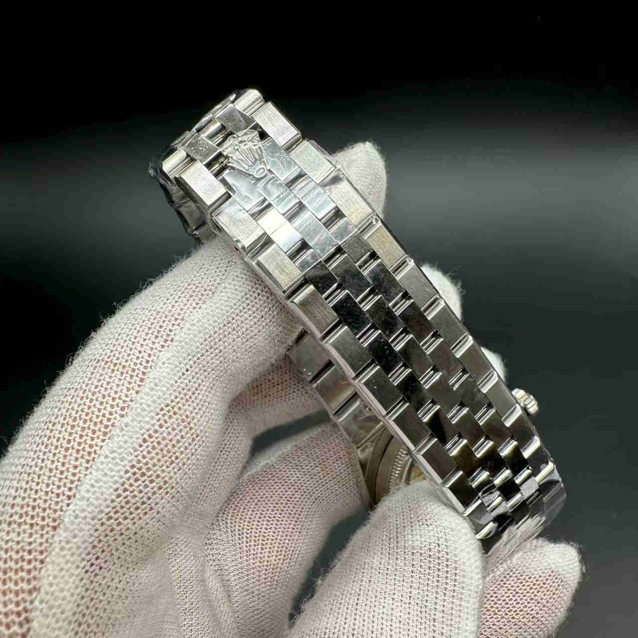 Oyster Perpetual Land-dweller 36mm Swiss automatic blue fluted dial jubilee band. C98