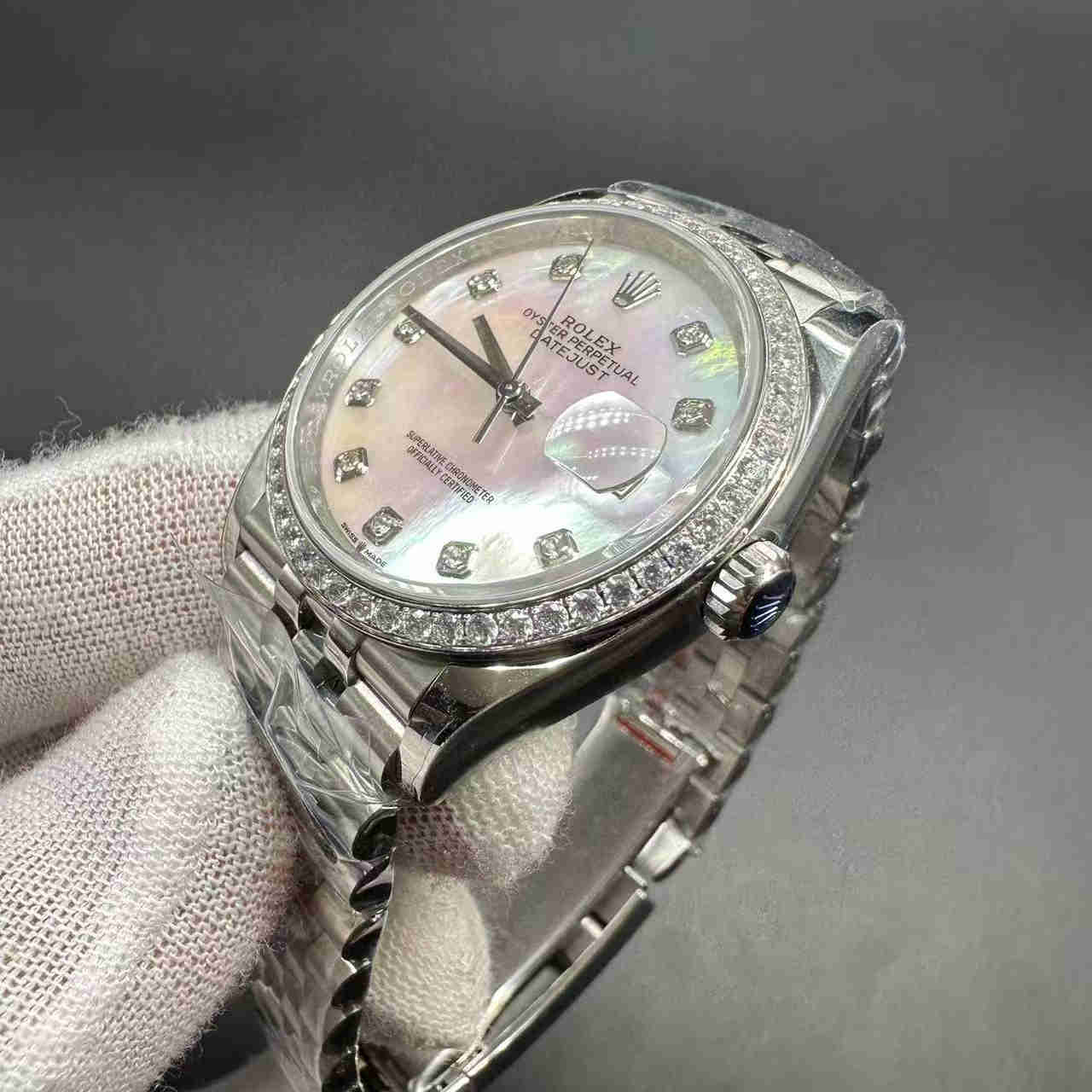 Datejust 36mm clean 3235 stainless steel case 36mm diamonds bezel white pearl dial jubilee band. C 00