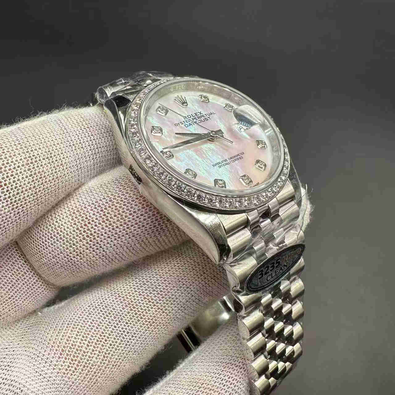 Datejust 36mm clean 3235 stainless steel case 36mm diamonds bezel white pearl dial jubilee band. C 00