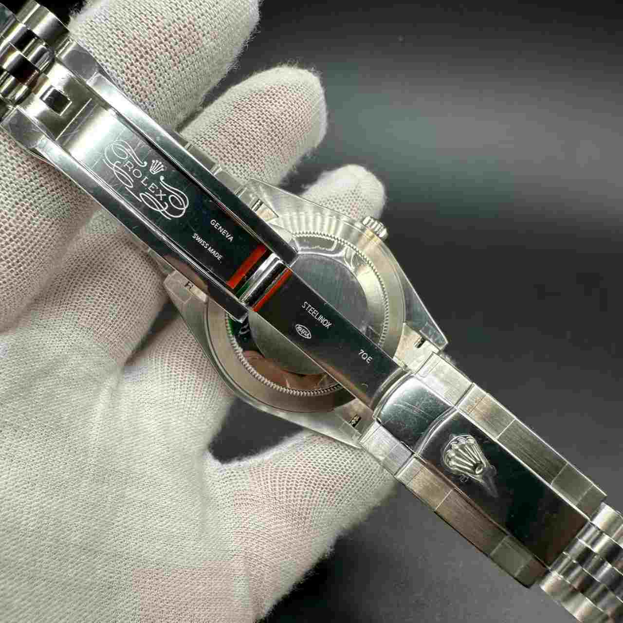 Datejust GM 3235 stainless steel 41mm blue dial jubilee band. D50