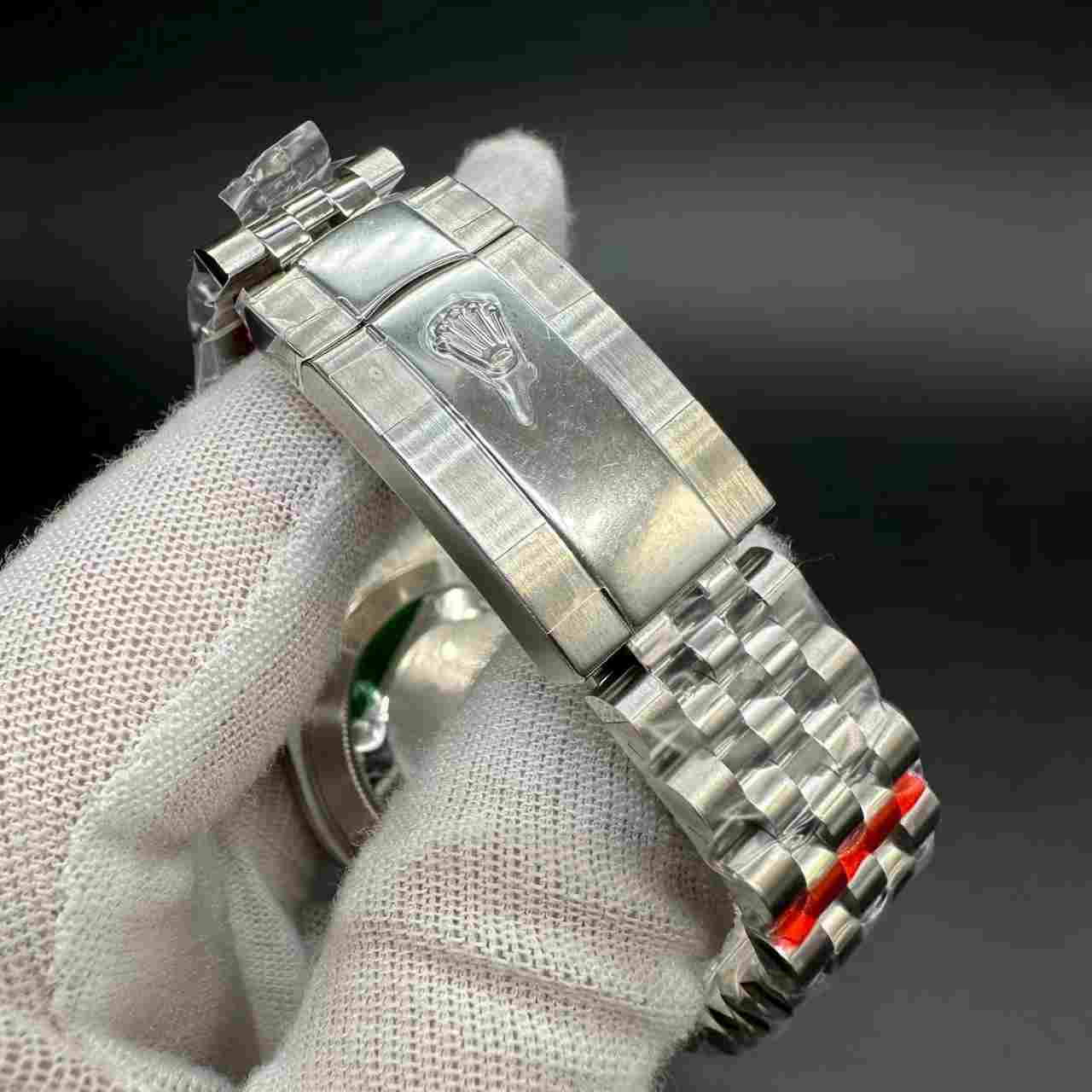 Datejust GM 3235 stainless steel 41mm blue dial jubilee band. D50