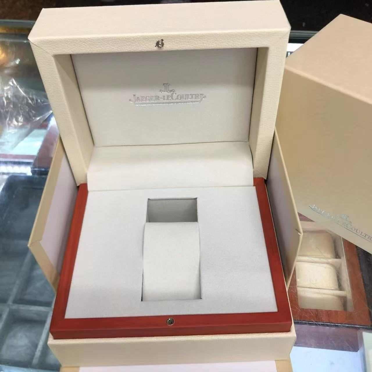 JL boxes A06 and A15 The white one A06 price 50$ The black one A15 price 85$