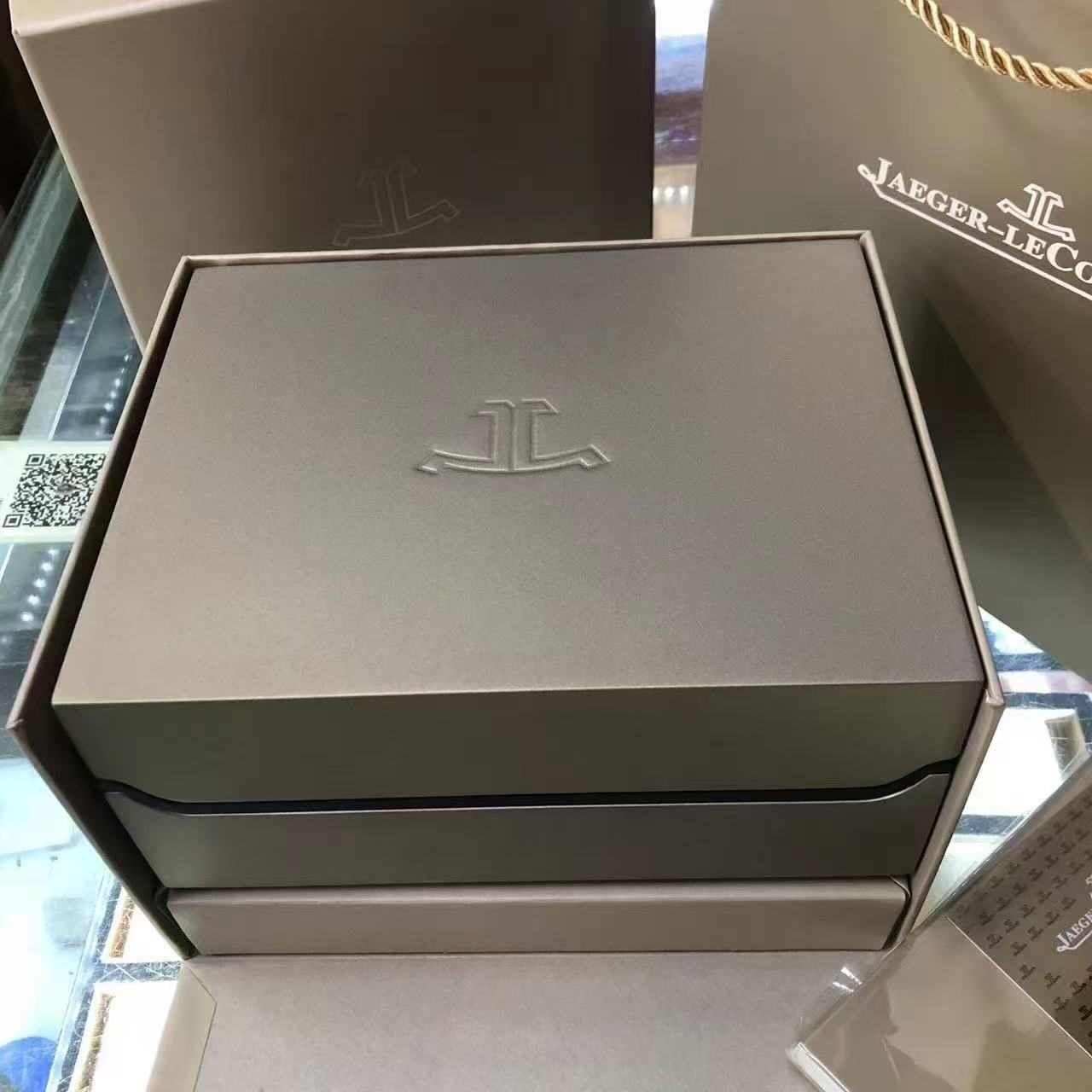 JL boxes A06 and A15 The white one A06 price 50$ The black one A15 price 85$