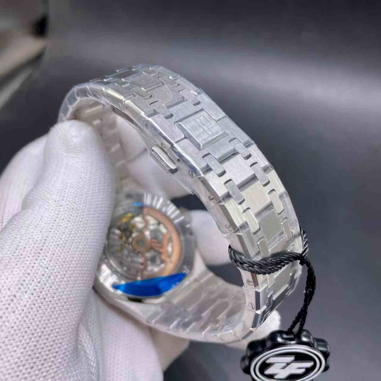 AP 15202 super 9015 automatic stainless steel 39mm green dial. E00