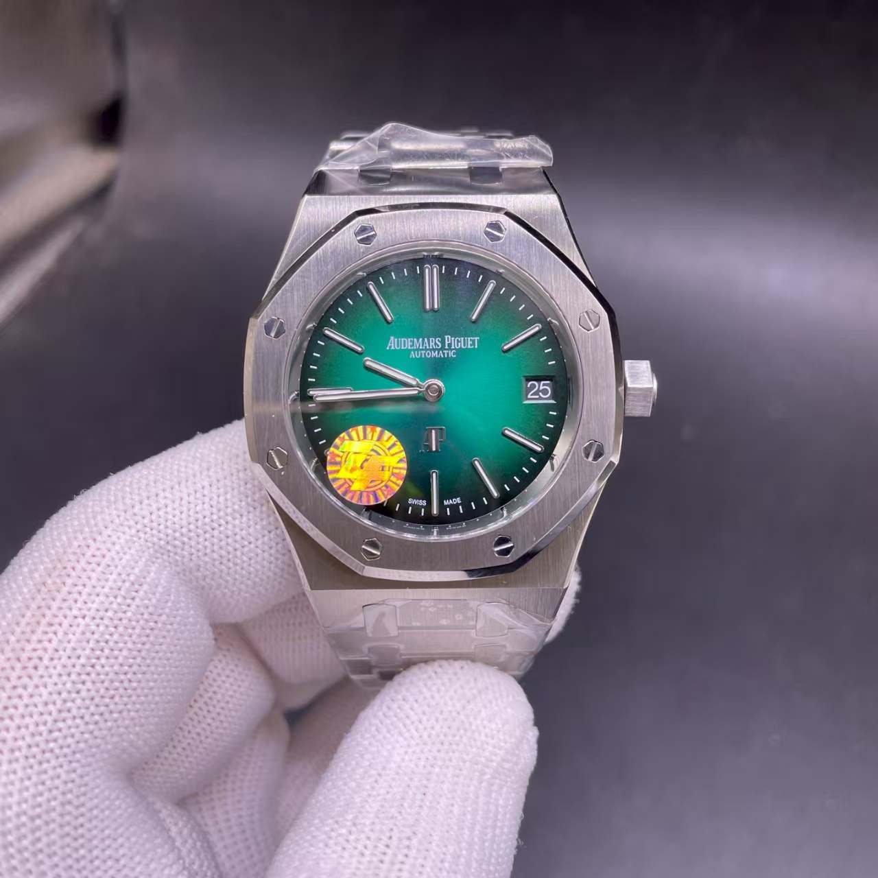 AP 15202 super 9015 automatic stainless steel 39mm green dial. E00