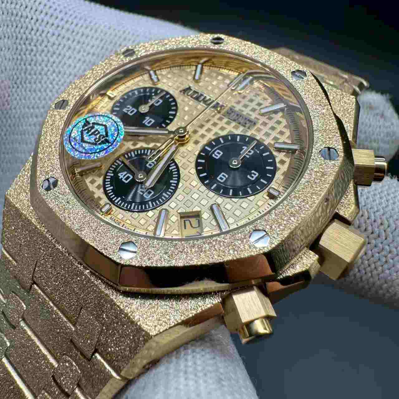 AP Royal Oak 26240 Chronograph APS factory Cal.4401 automatic Frosted yellow gold case 41mm gold dial weight 170g. H80