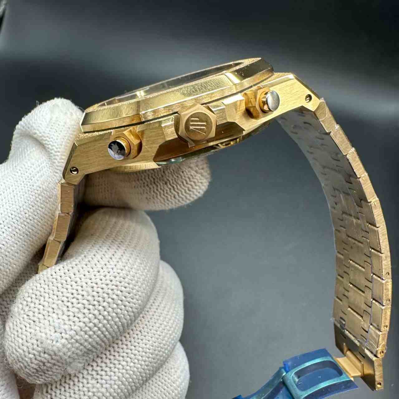 AP Royal Oak 26240 Chronograph APS factory Cal.4401 automatic Frosted yellow gold case 41mm gold dial weight 170g. H80