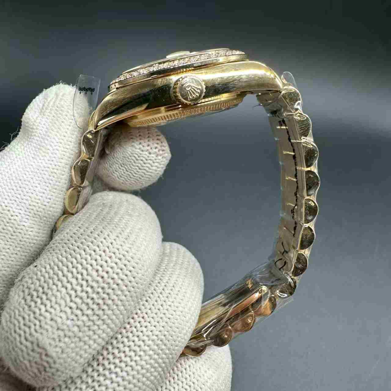 Datejust AAA automatic gold case 31mm diamonds bezel gold dial president band women watch. 115$