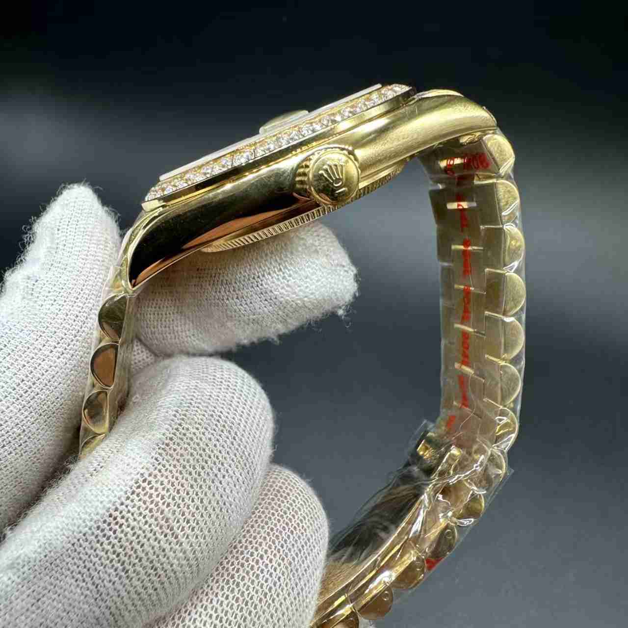 Daydate AAA+ GD factory 2813 automatic Gold case 40mm diamonds bezel baguette gold dial President band. 142$