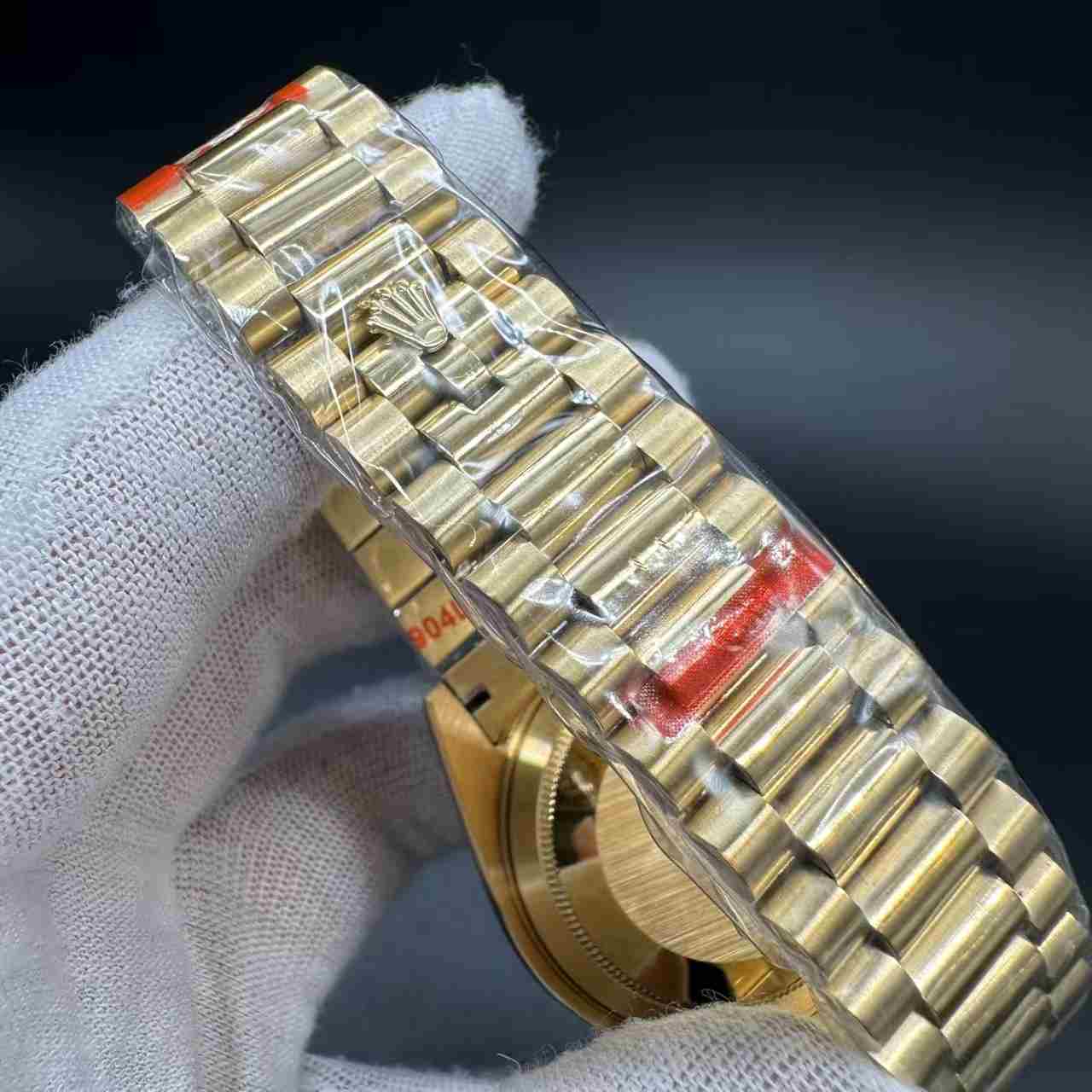 Daydate AAA+ GD factory 2813 automatic Gold case 40mm diamonds bezel baguette gold dial President band. 142$