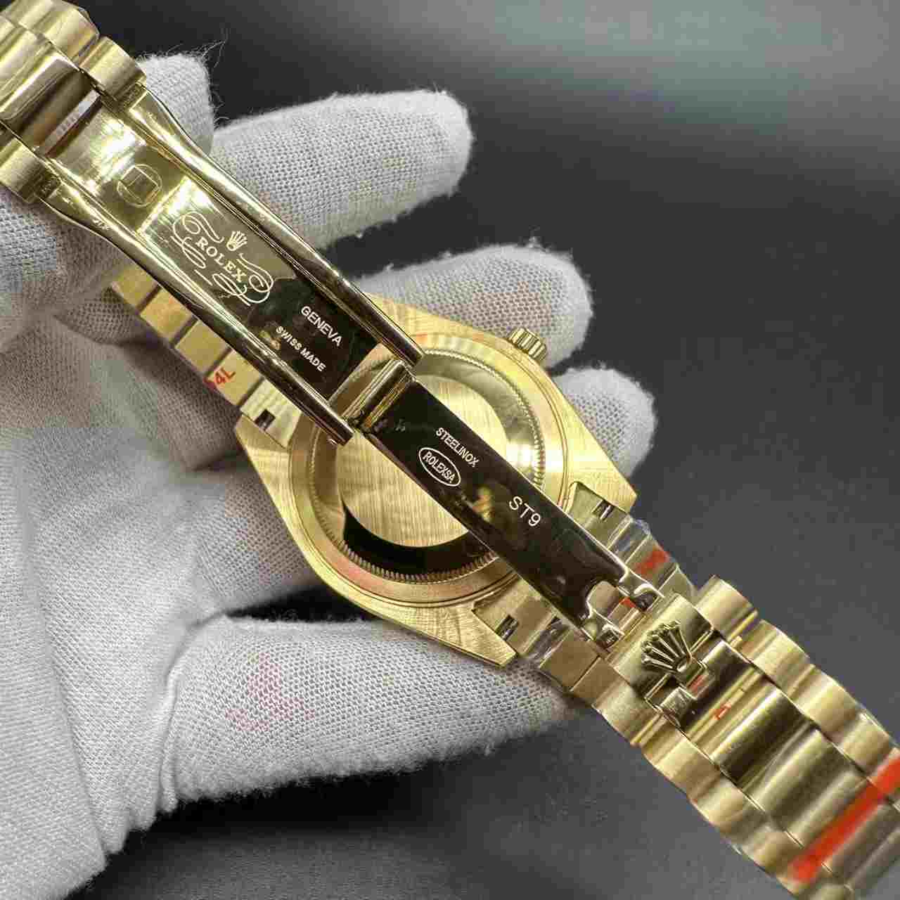 Daydate AAA+ GD factory 2813 automatic Gold case 40mm diamonds bezel baguette black dial President band. 142$