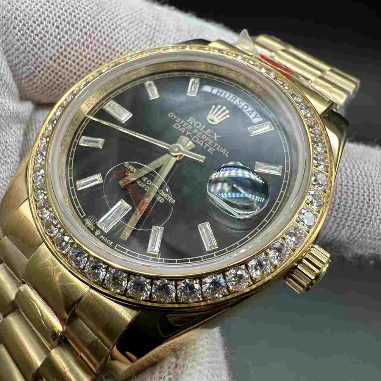 Daydate AAA+ GD factory 2813 automatic Gold case 40mm diamonds bezel baguette black dial President band. 142$