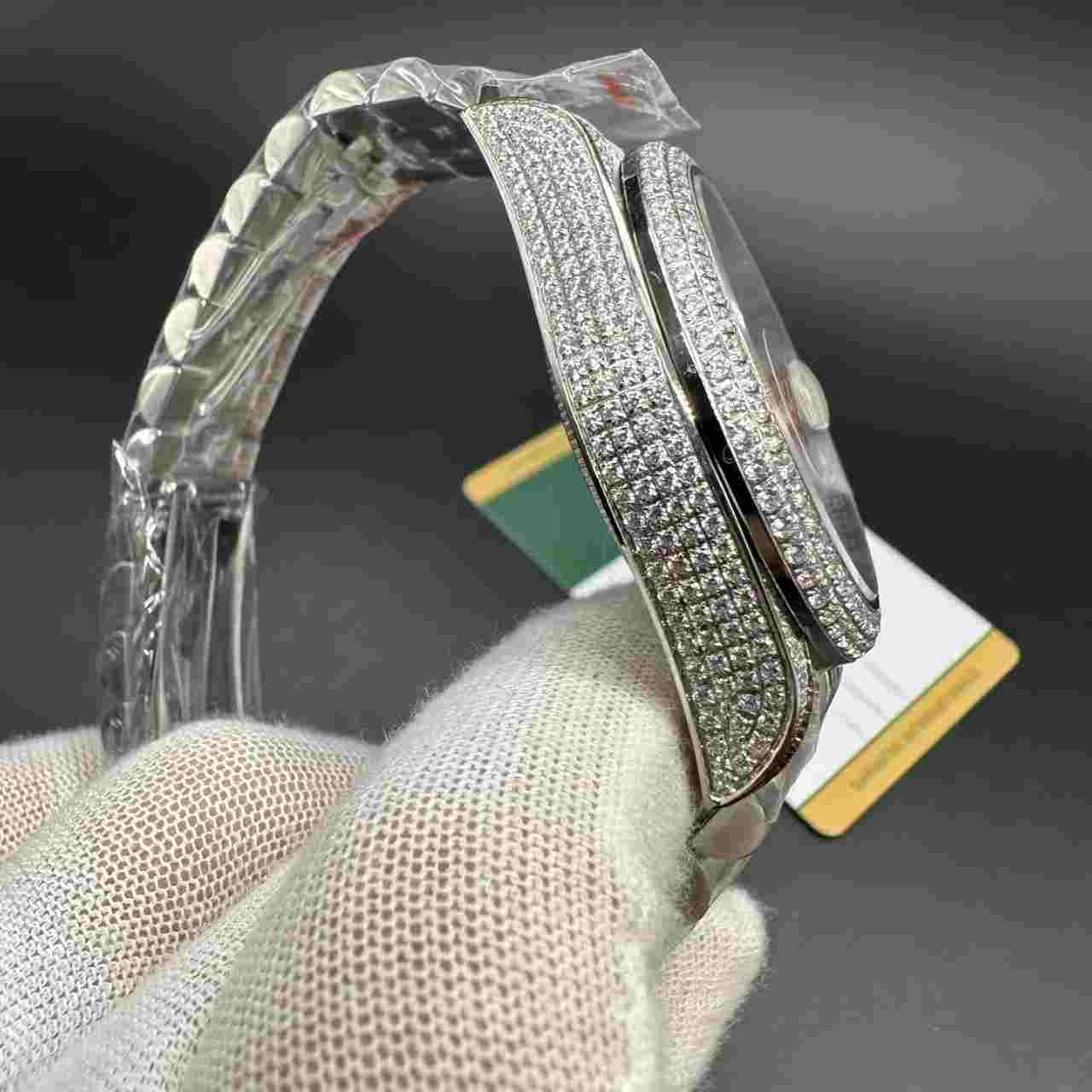 Sky-dweller diamonds AAA automatic silver case 40mm purple dial jubilee band. 300$