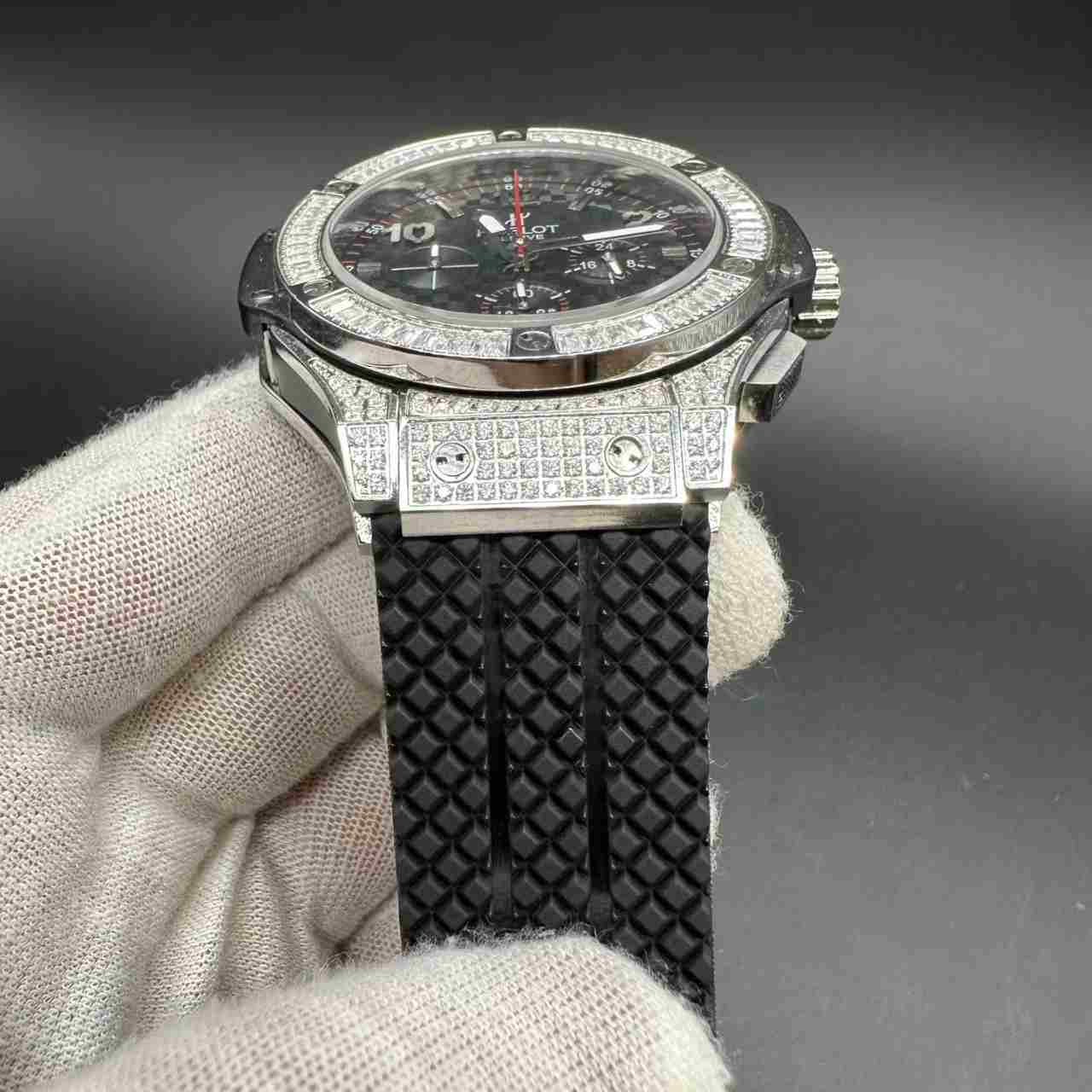 Hublot AAA VK Quartz diamonds silver case 42mm baguette bezel black dial black rubber strap. 125$