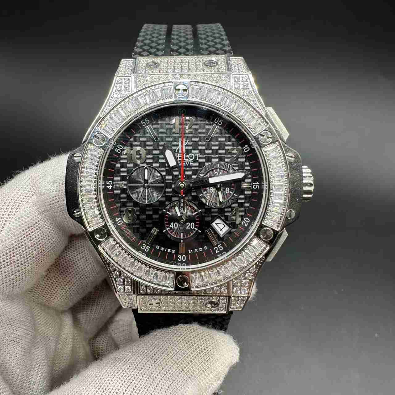 Hublot AAA VK Quartz diamonds silver case 42mm baguette bezel black dial black rubber strap. 125$