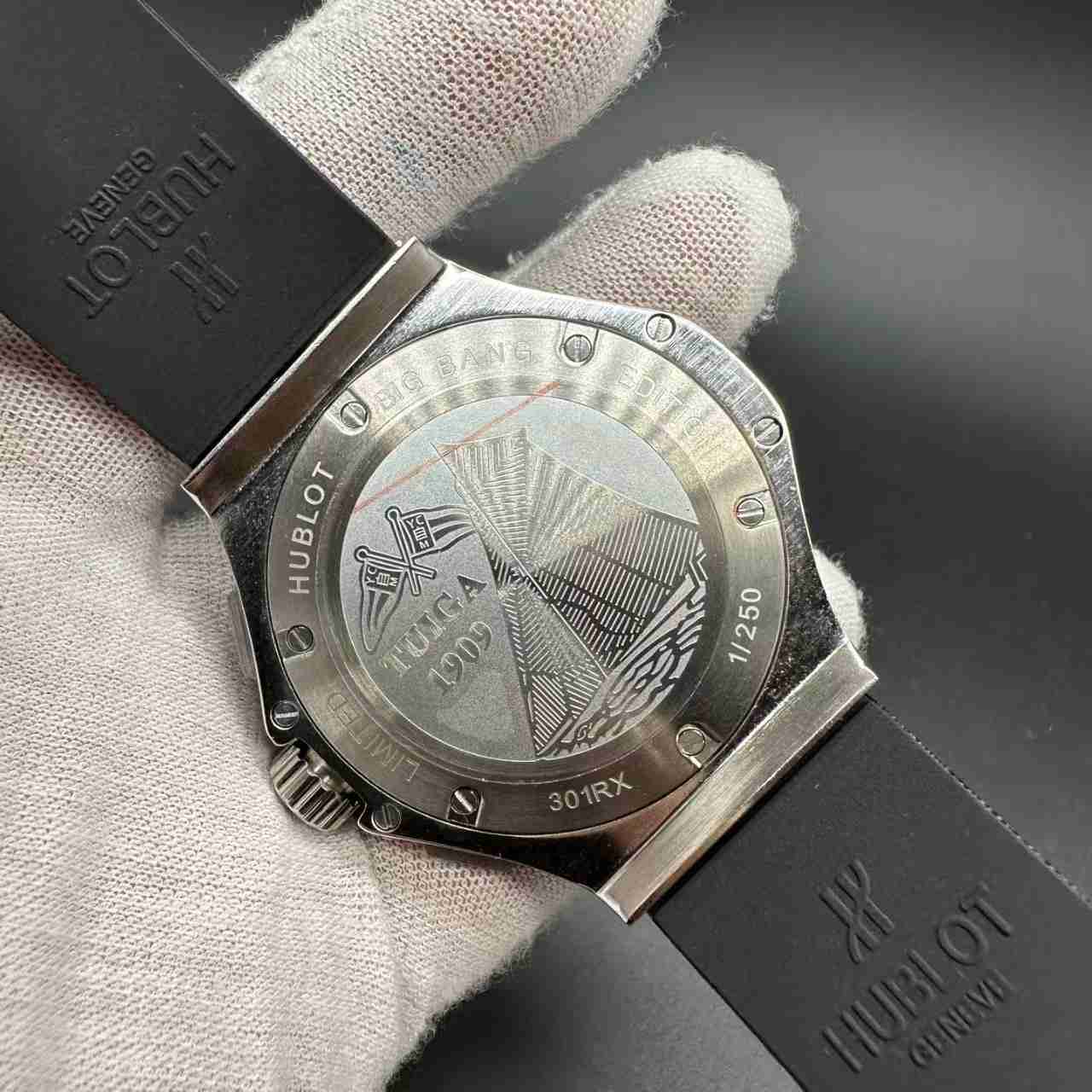 Hublot AAA VK Quartz diamonds silver case 42mm baguette bezel black dial black rubber strap. 125$