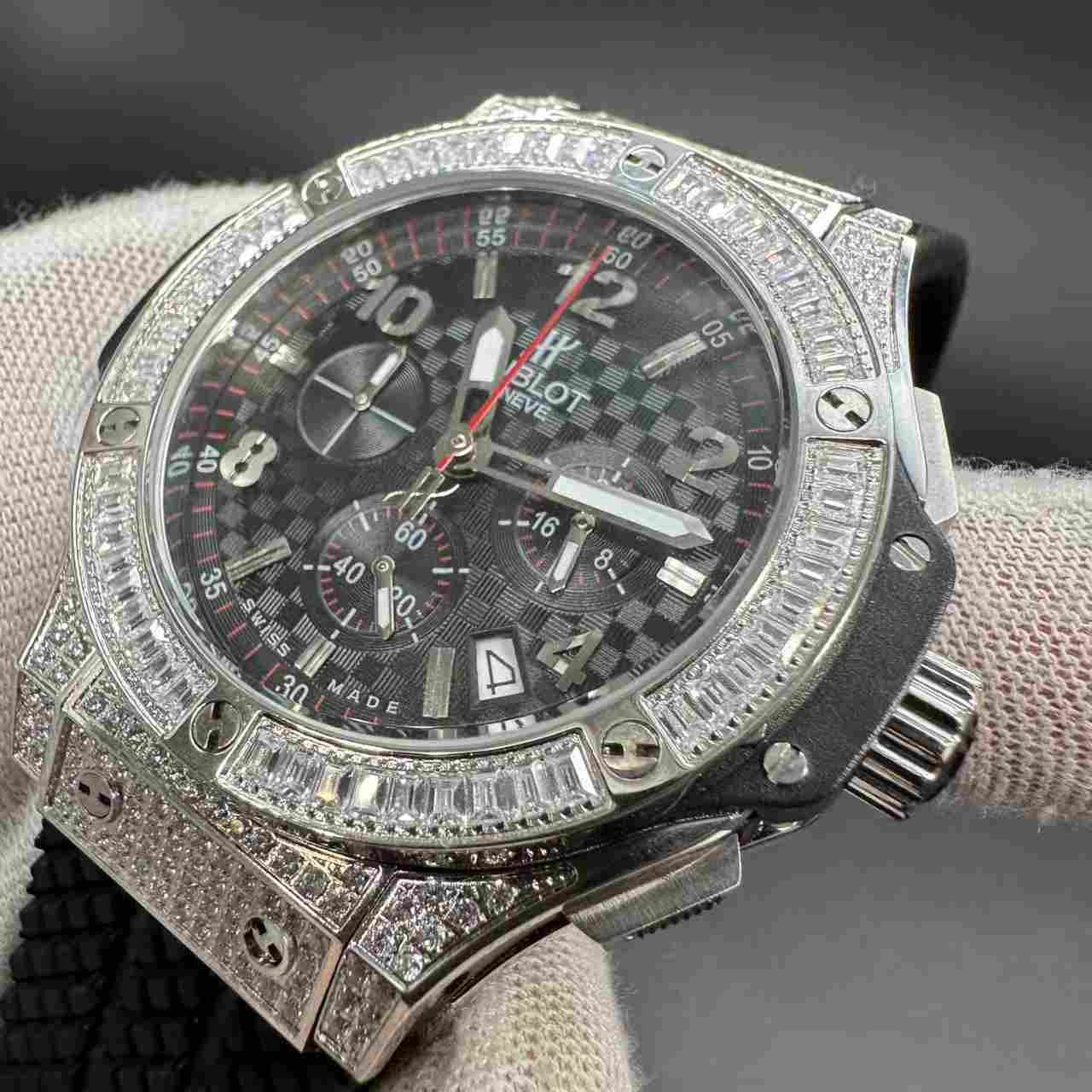 Hublot AAA VK Quartz diamonds silver case 42mm baguette bezel black dial black rubber strap. 125$