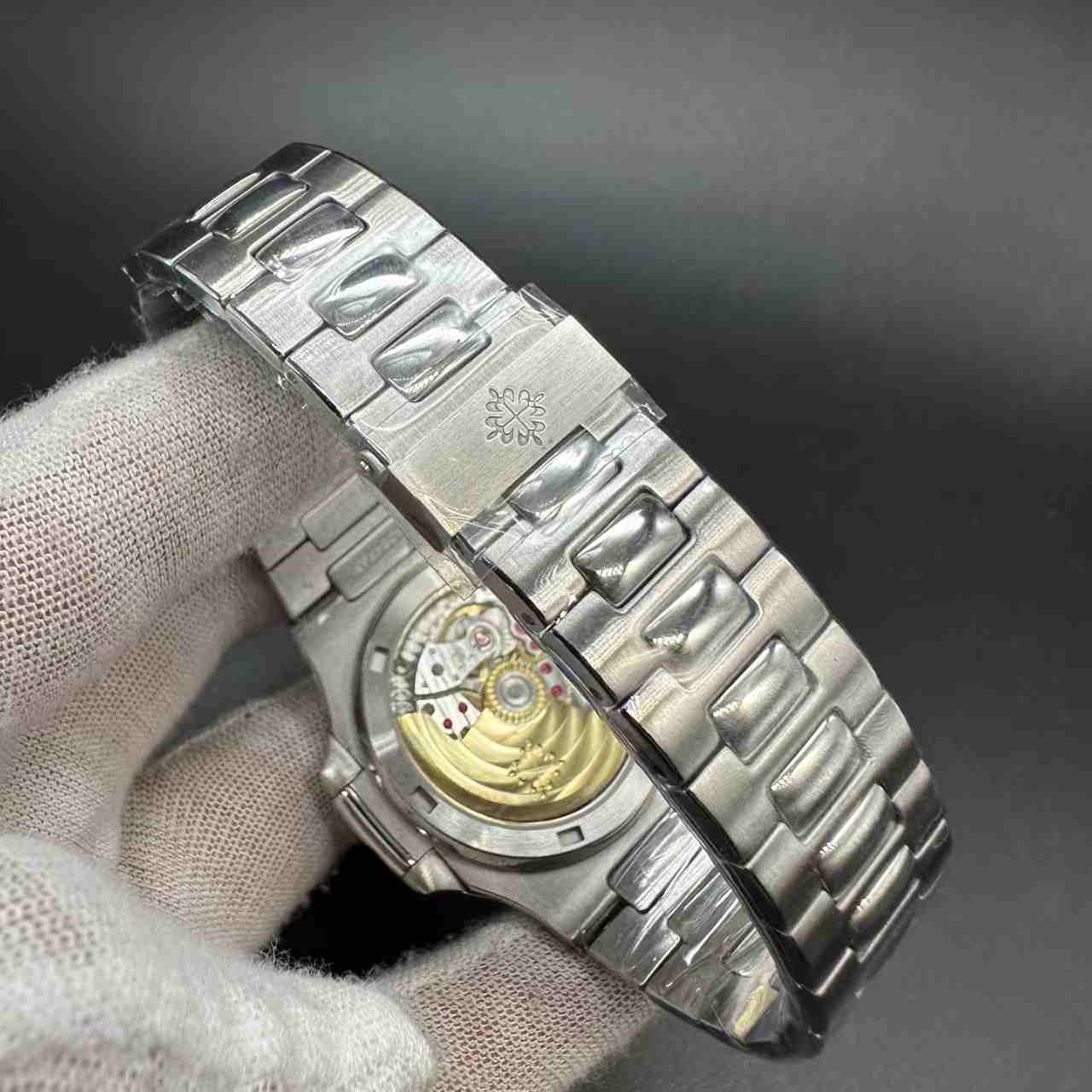 Patek Philippe 5711 GR Cal.324 automatic steel case 40mm blue diamonds bezel baguette gray dial M160