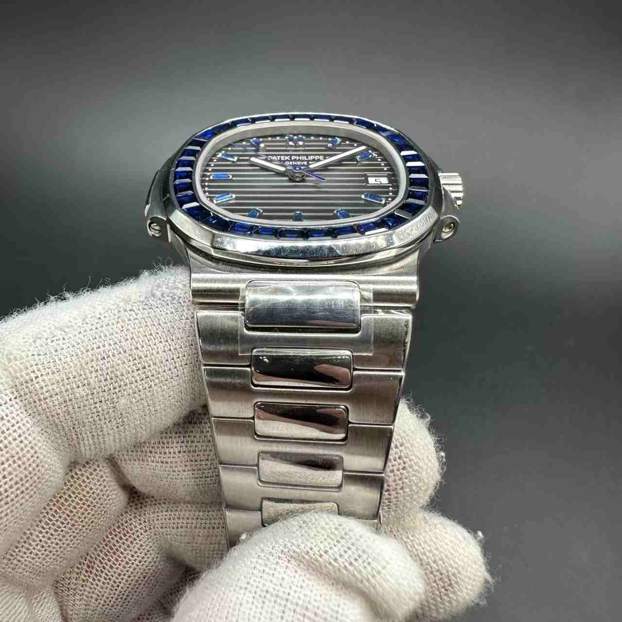 Patek Philippe 5711 GR Cal.324 automatic steel case 40mm blue diamonds bezel baguette gray dial M160