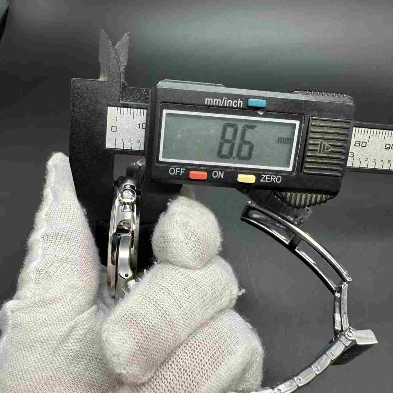 Patek Philippe 5711 GR Cal.324 automatic steel case 40mm red diamonds bezel baguette gray dial M160