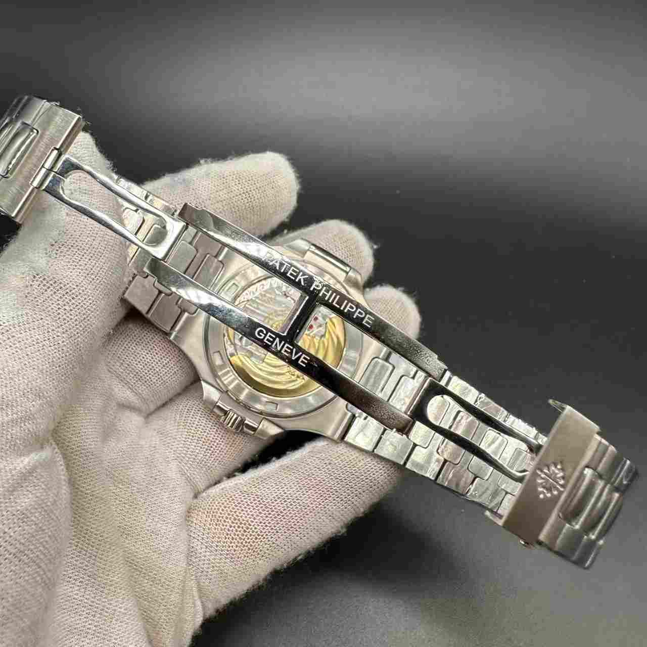 Patek Philippe 5711 GR Cal.324 automatic steel case 40mm red diamonds bezel baguette gray dial M160