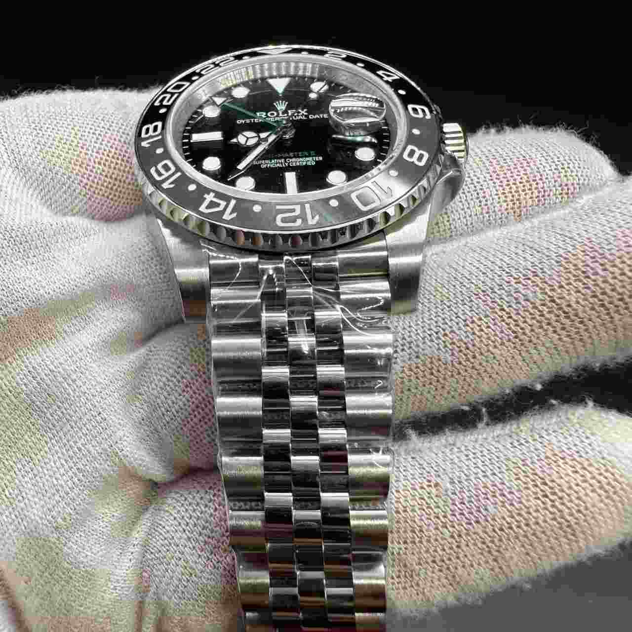 GMT Bruce Wayne black gray bezel jubilee band BP 2813  250$