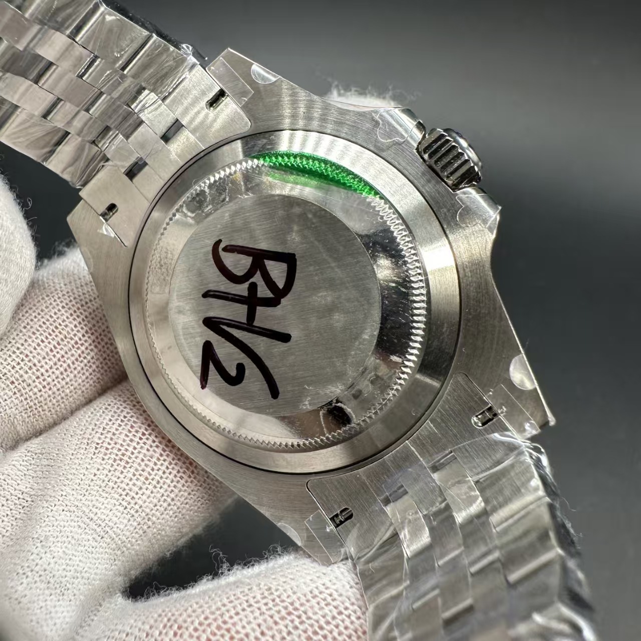 GMT Bruce Wayne black gray bezel jubilee band BP 2813  250$