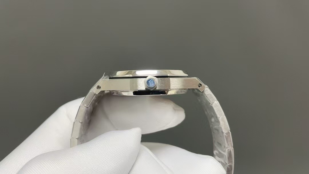 AP Swiss women 34mm automatic iced blue dial 34mm 77350 Cal.5800 movement  350$