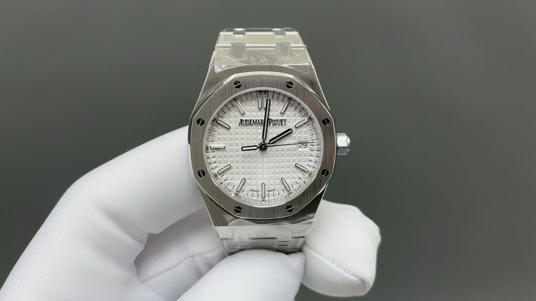 AP Swiss women 34mm automatic iced blue dial 34mm 77350 Cal.5800 movement  350$