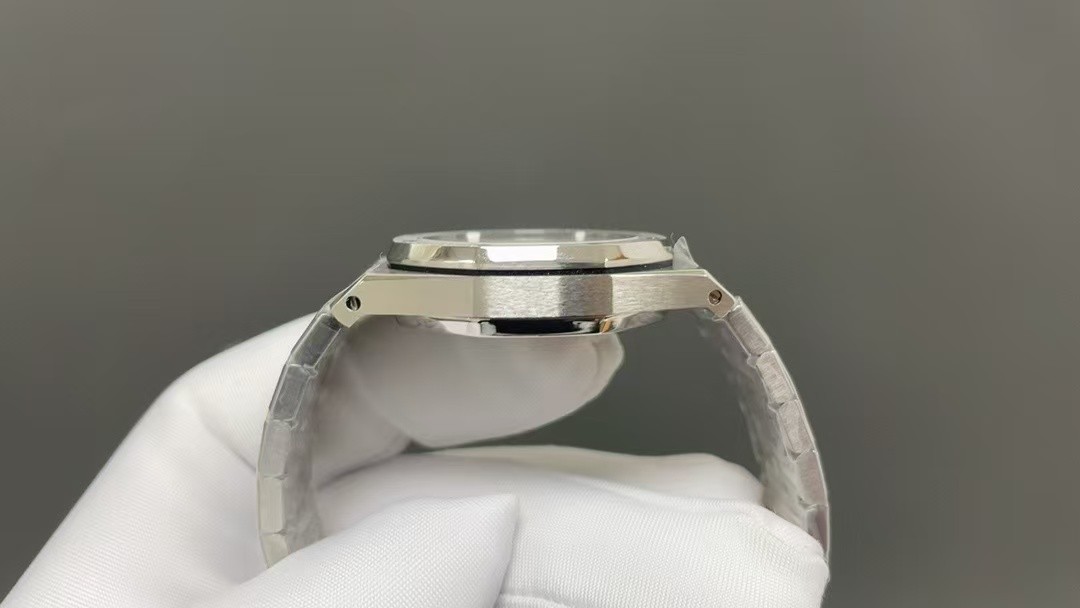 AP Swiss women 34mm automatic iced blue dial 34mm 77350 Cal.5800 movement  350$