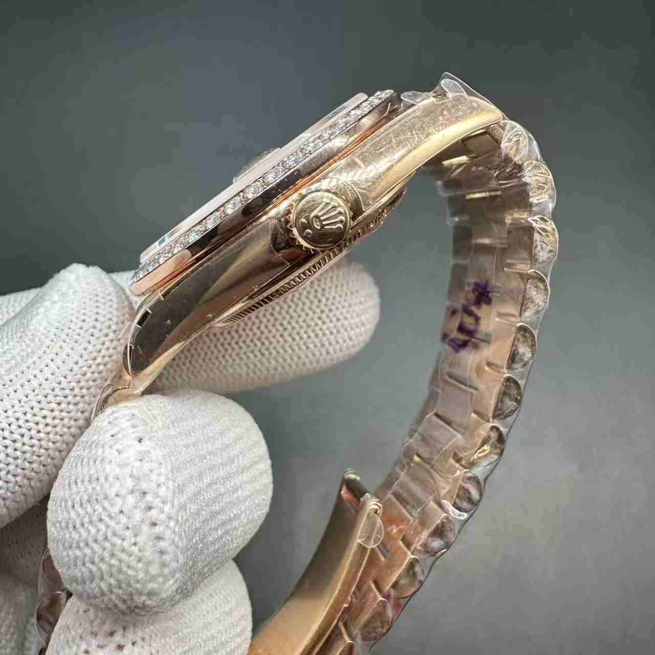 Daydate BP 2813 automatic rose gold case 40mm Moissanite diamonds bezel. 450$