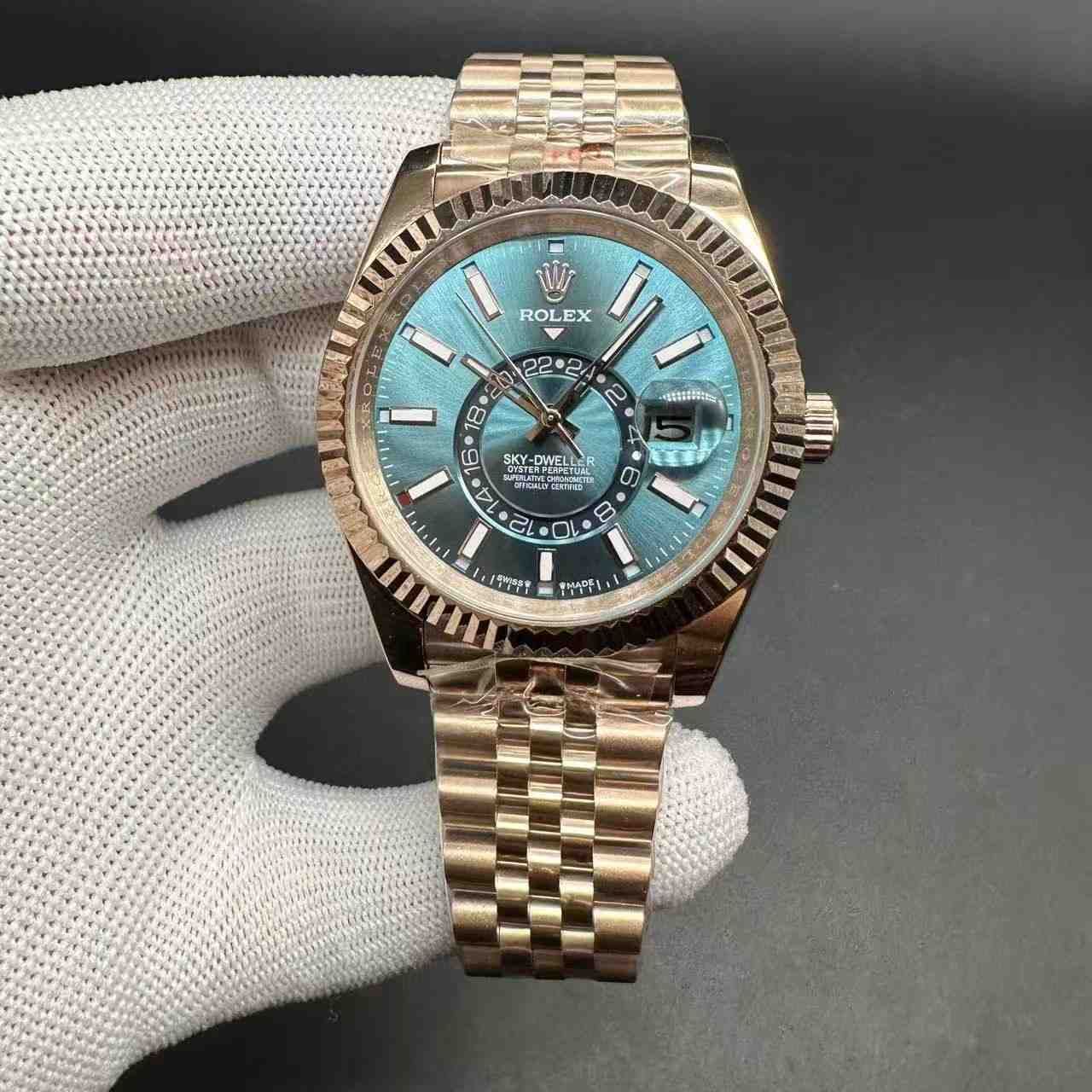 Sky-dweller AAA+ automatic rose gold case 41mm blue dial jubilee band. 125$