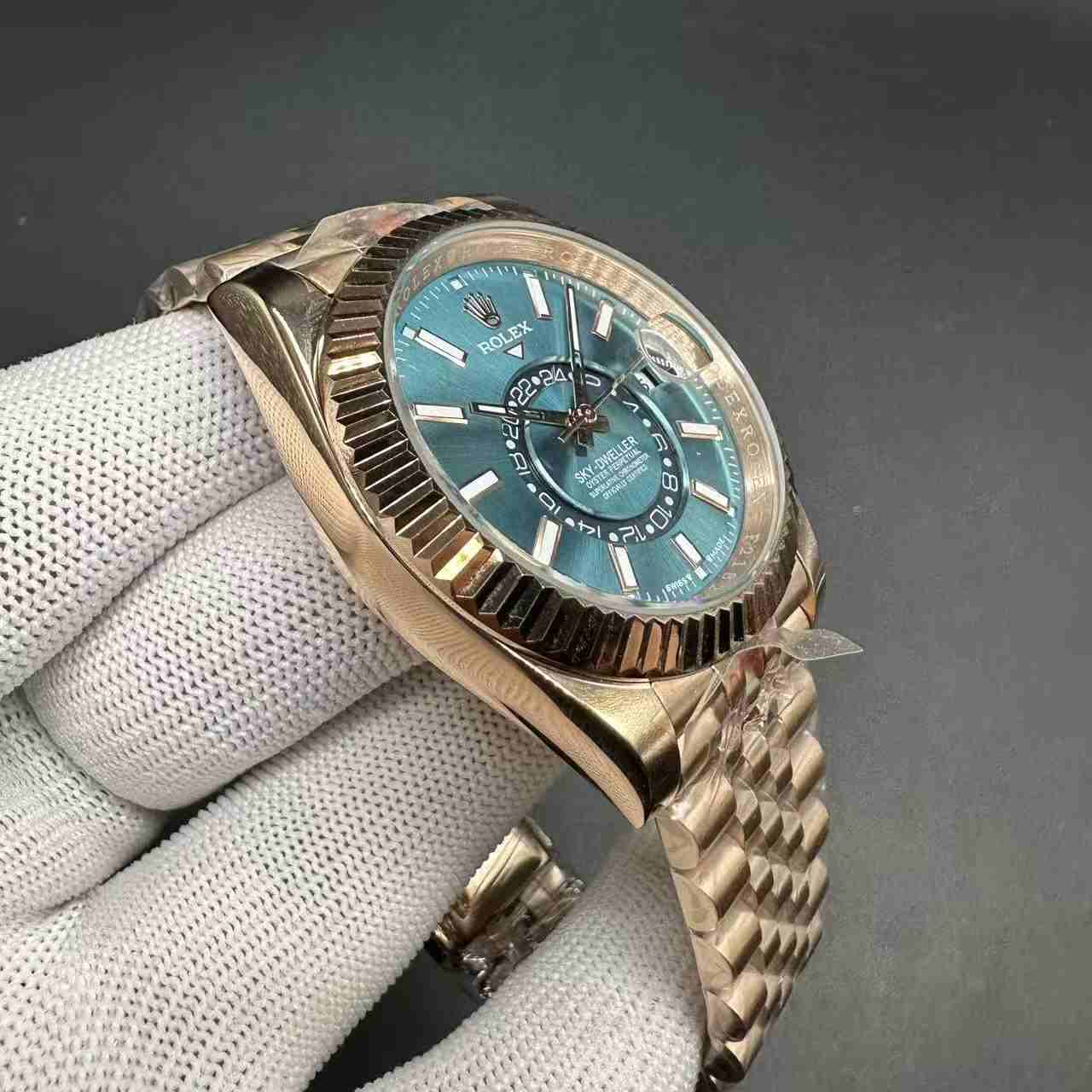 Sky-dweller AAA+ automatic rose gold case 41mm blue dial jubilee band. 125$