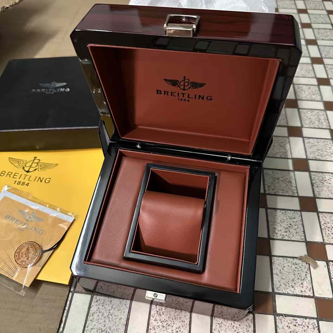 Breitling box wooden 60$