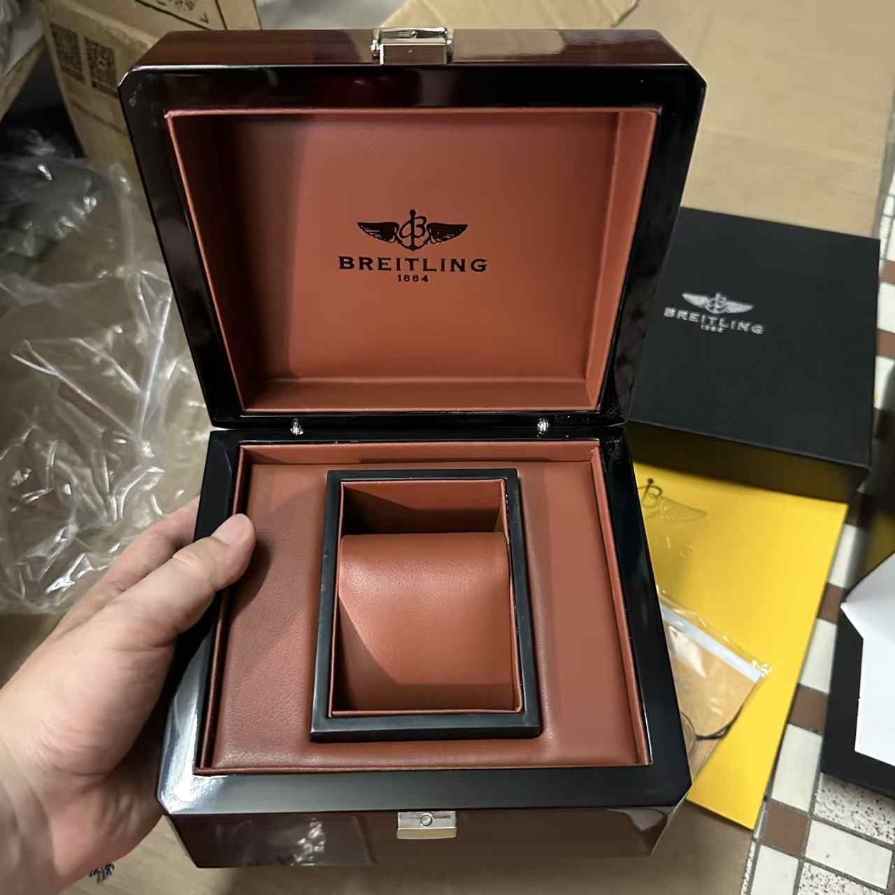 Breitling box wooden 60$