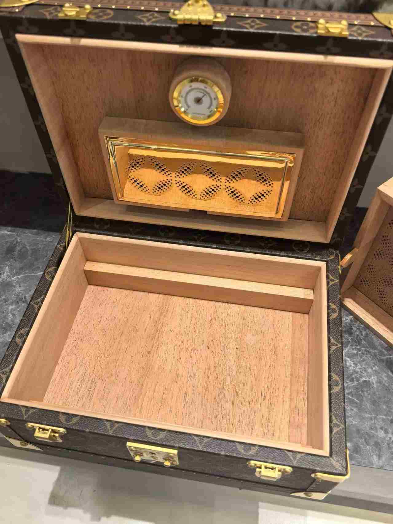 Cigars box LV 950$