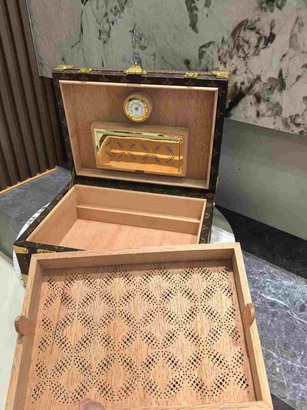 Cigars box LV 950$