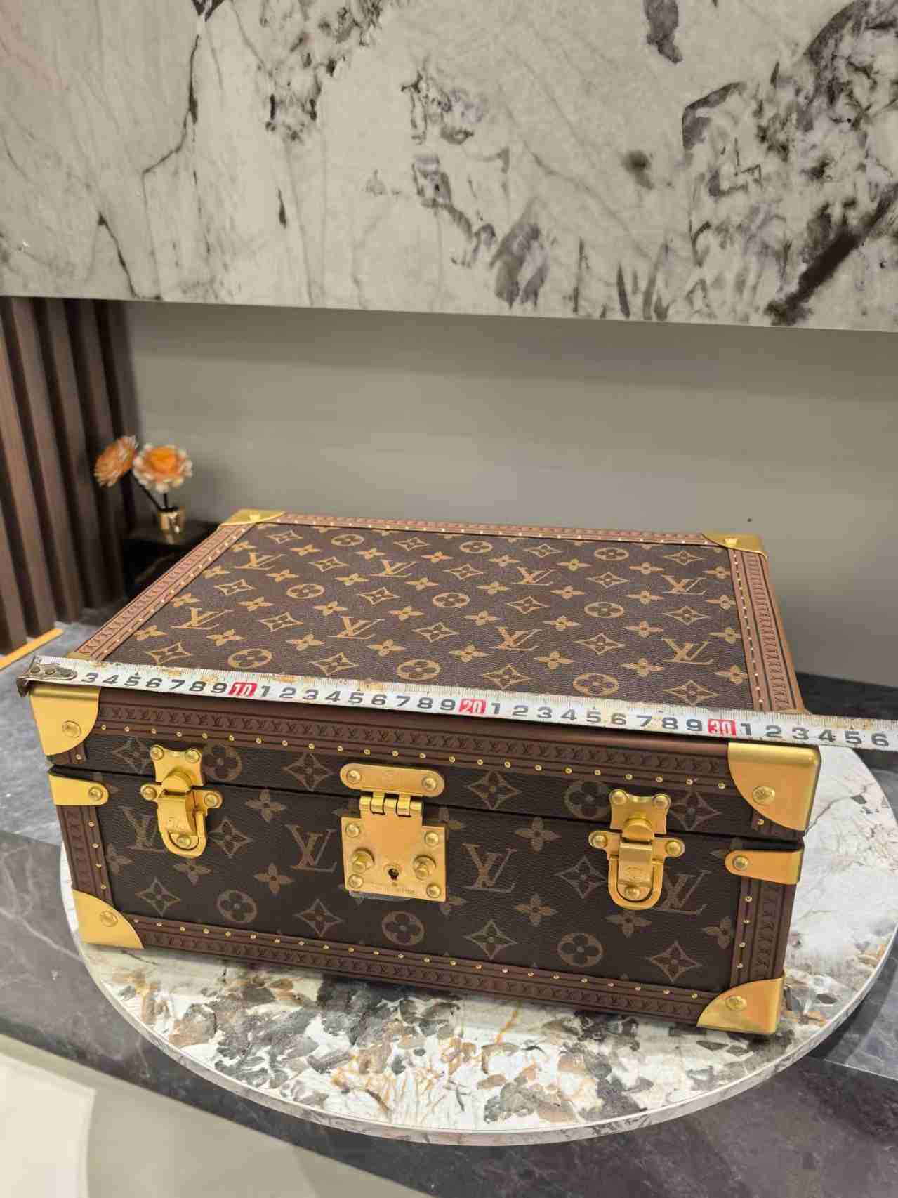 Cigars box LV 950$
