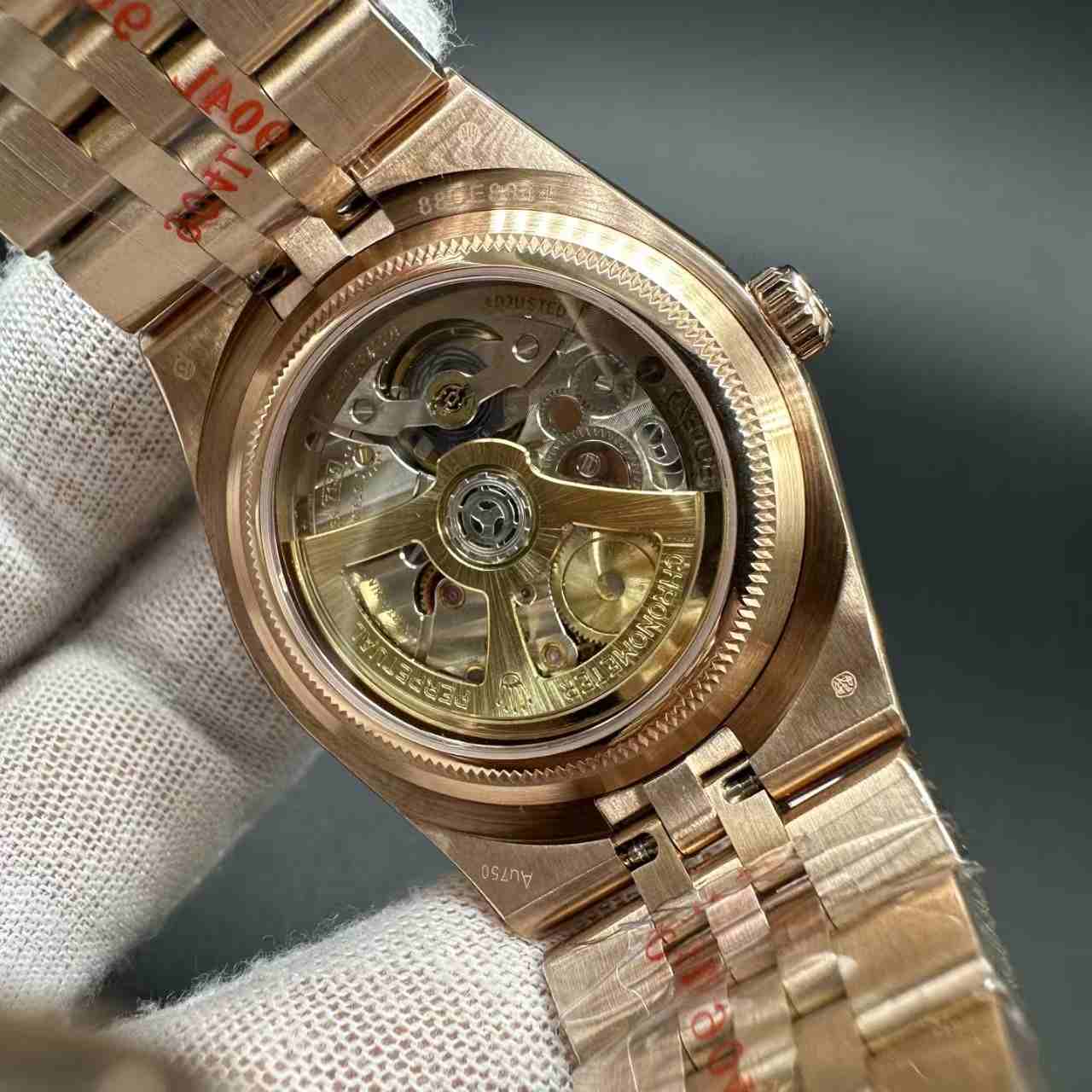 Land-dweller 127235 clean 7135 automatic rose gold case 36mm white motif dial Flat jubilee band women watch. 315$