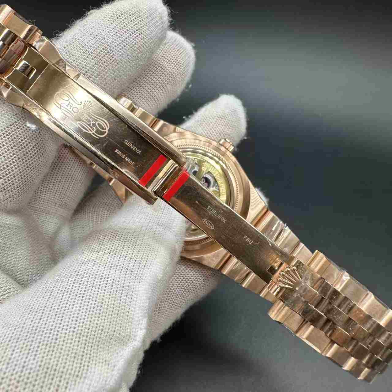 Land-dweller 127235 clean 7135 automatic rose gold case 36mm white motif dial Flat jubilee band women watch. 315$