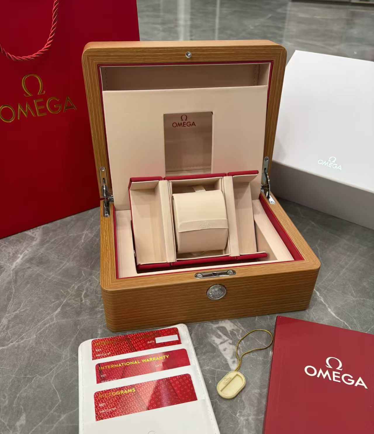Omega original wooden box 150$