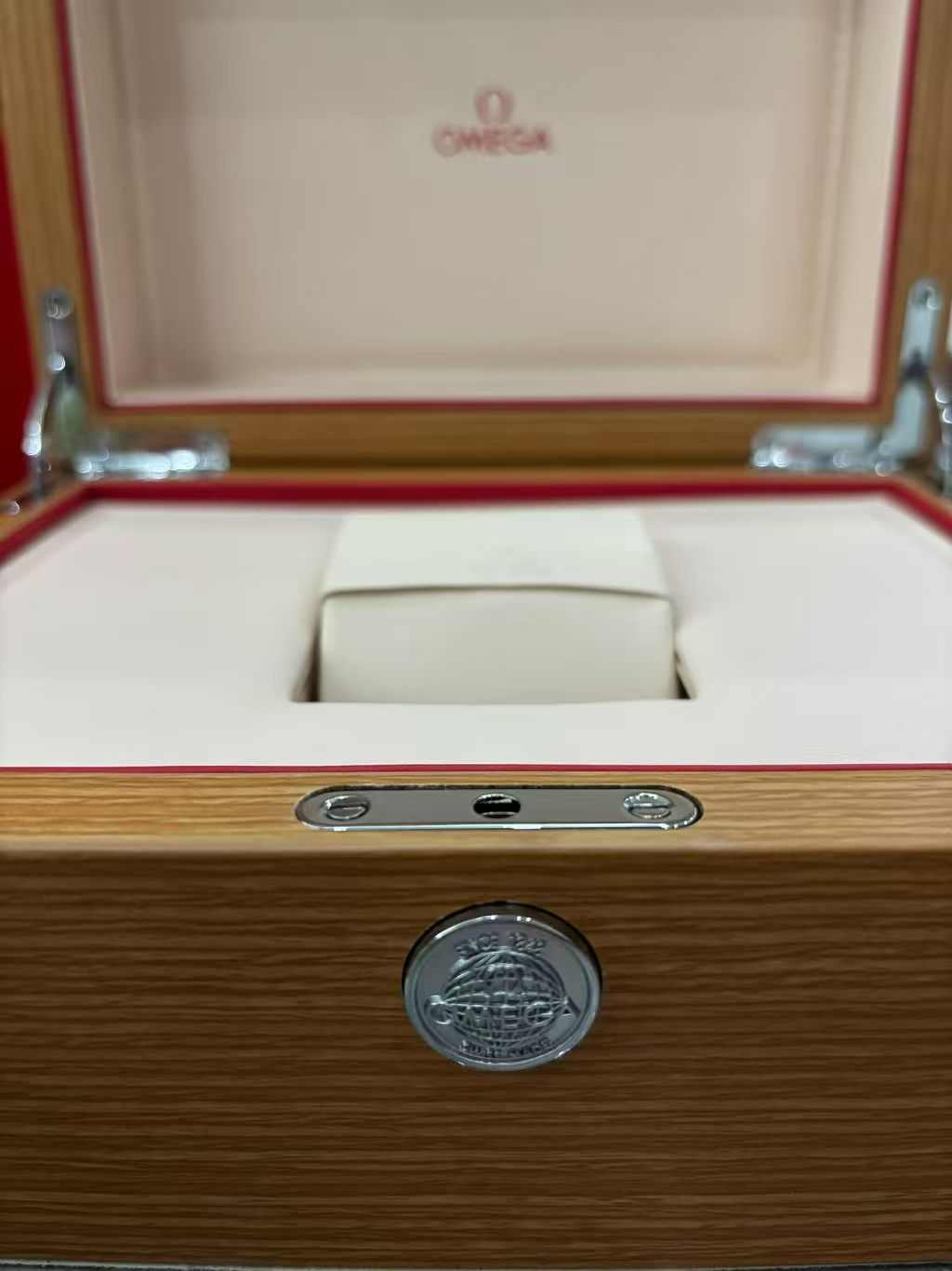 Omega original wooden box 150$