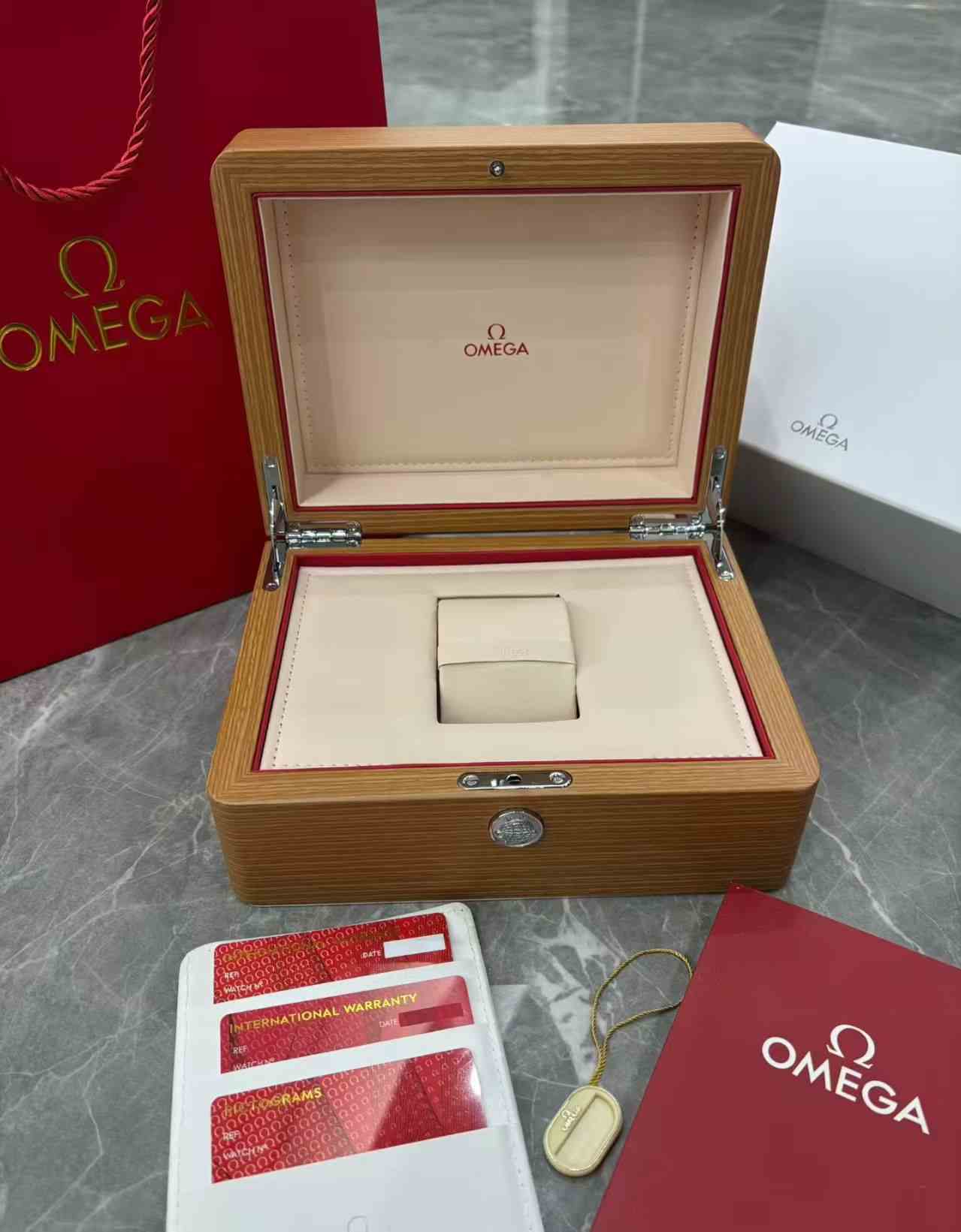 Omega original wooden box 150$