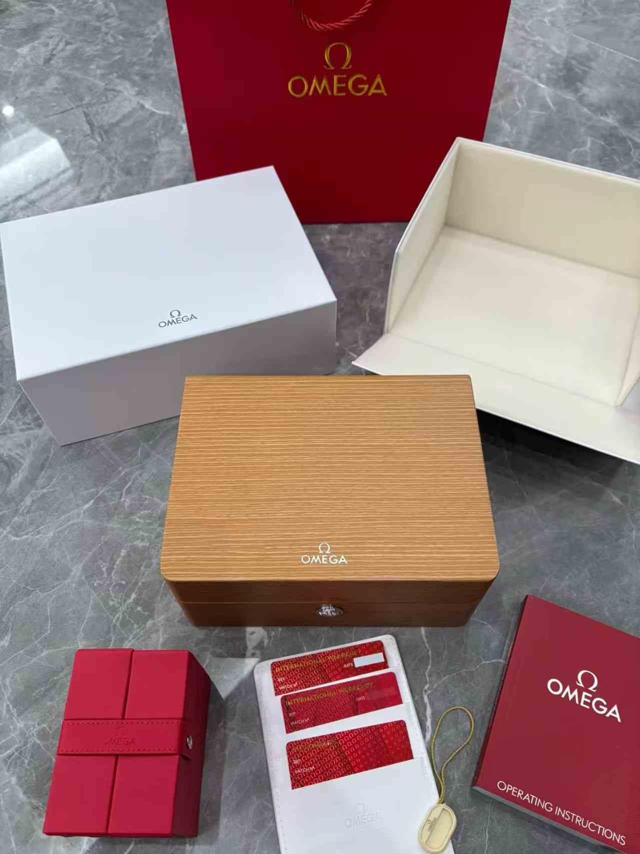 Omega original wooden box 150$