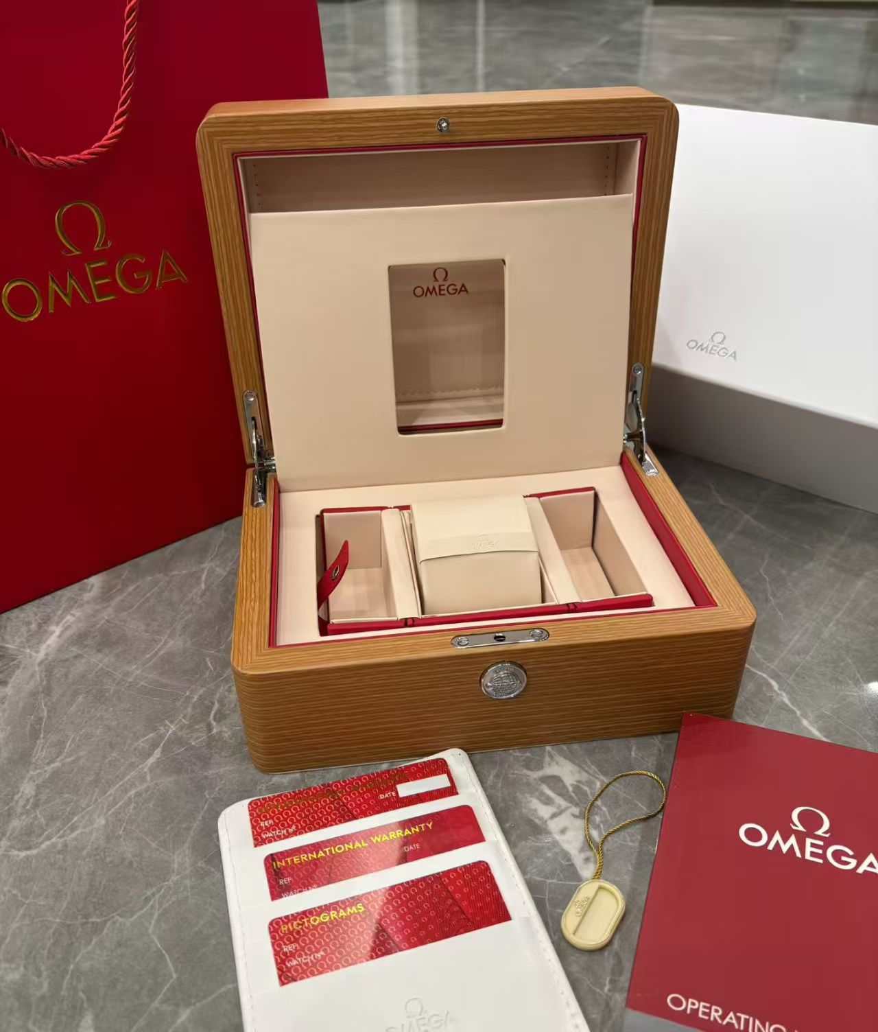 Omega original wooden box 150$