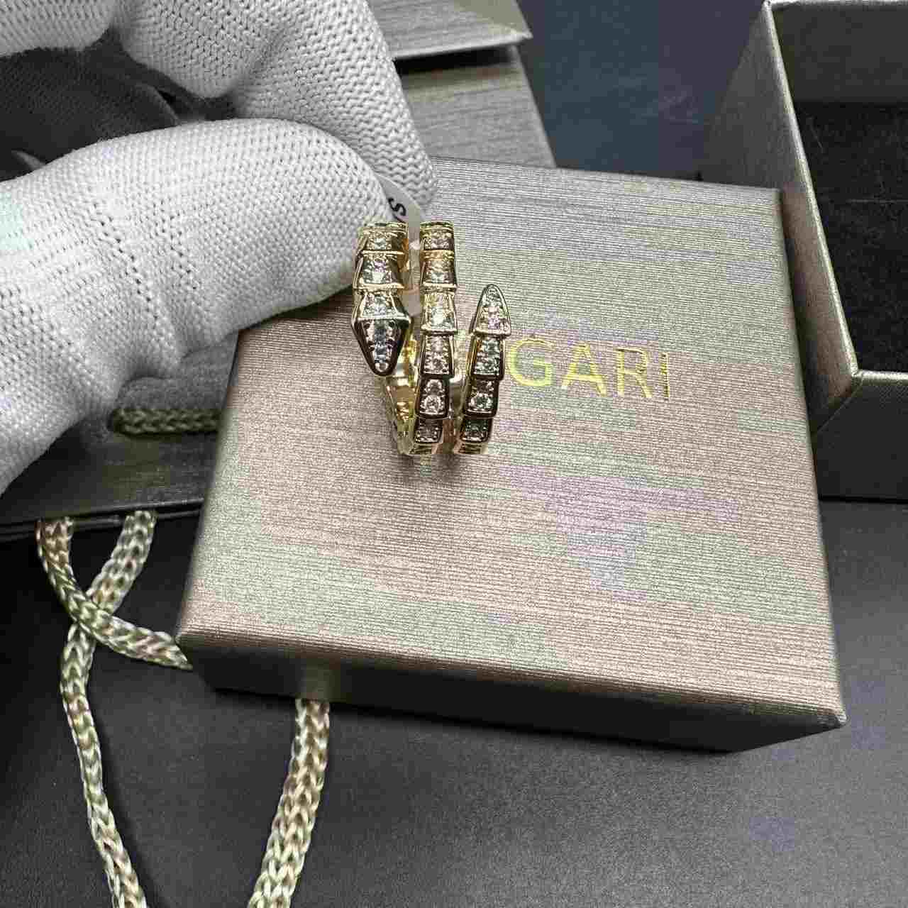 Bvlgari ring CZ diamonds yellow gold  65$