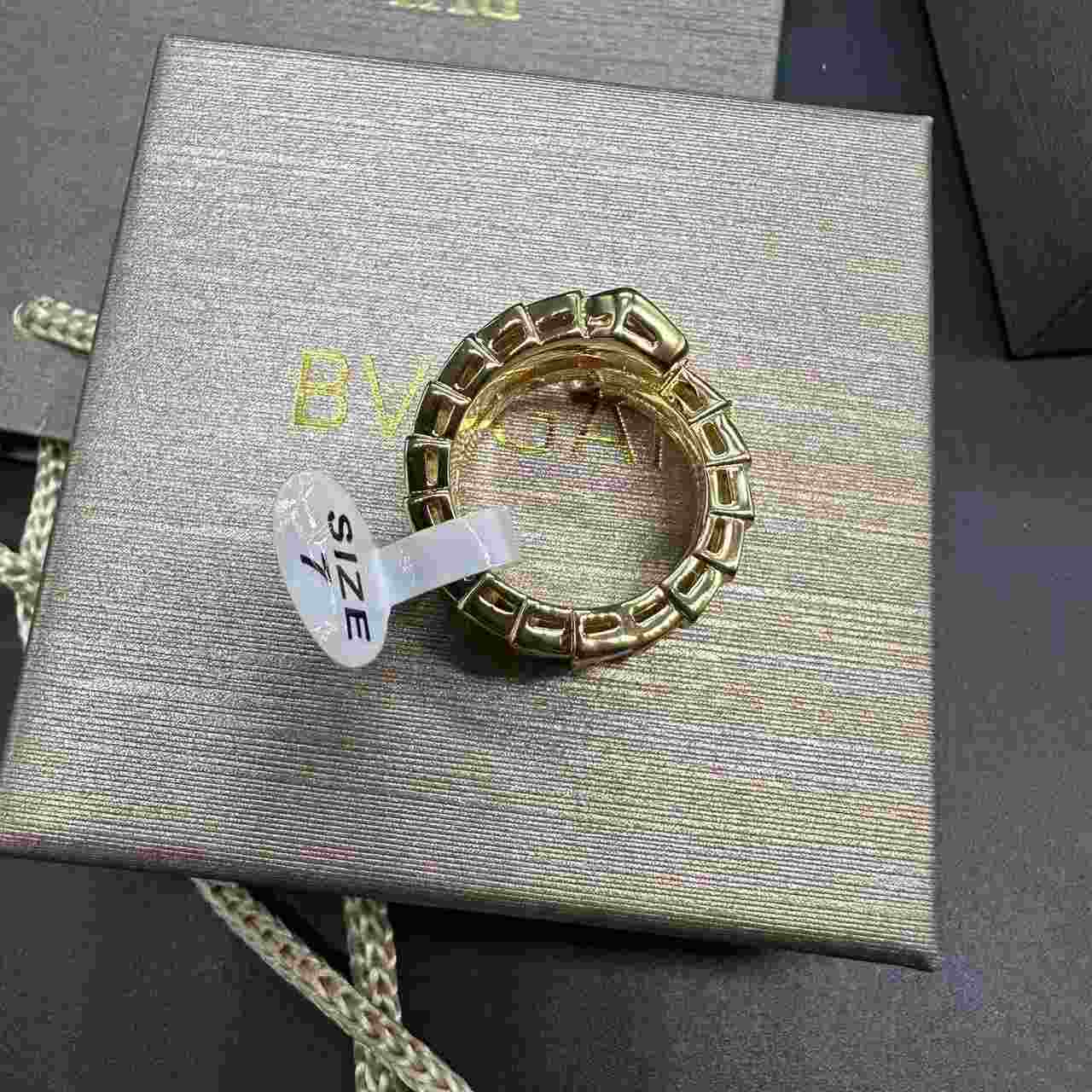 Bvlgari ring CZ diamonds yellow gold  65$