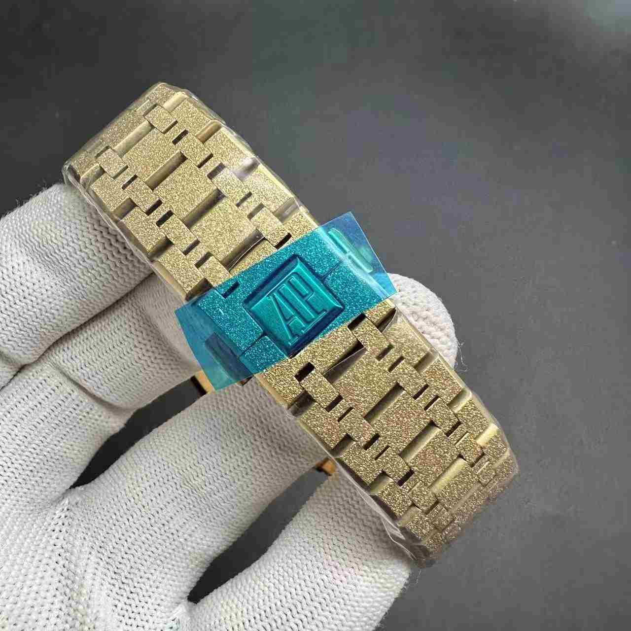 AP Royal Oak AAA+ automatic Frosted yellow gold case 42mm Skeleton dial Baguette diamonds rainbow bezel.  150$